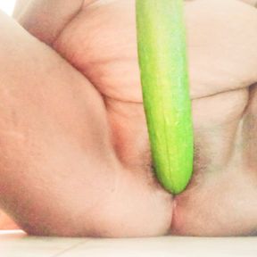 Newly Married Housewife Fuck Pussy with Sponge gourd