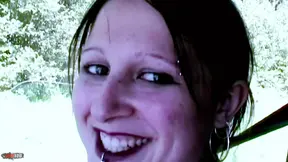Een dikke Franse brunette betaalt voor een ritje met een hardcore anaal.