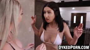 Cougar Kiki Daire munched and fingers my reddish pussy