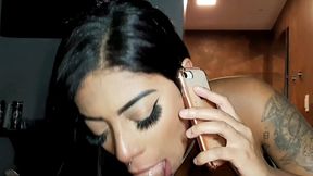 o corno liberou a esposa gostosa dele pra transar com outro macho falando com ele no celular