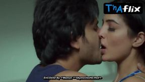 Nehal Vadoliya's sexy scene in Dunali