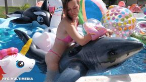 Amanda Bryant: 73 Pops - Blonde Girl Next Door Pops 73 Pool Float Inflatables - mp4 720