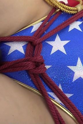 Vanessa Hillz - Wonderwoman