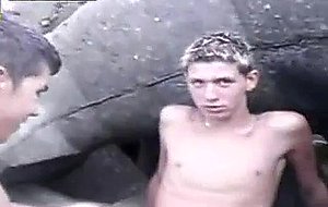 Guys help to cum in the beach