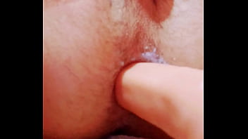 Metiendo mi dildo bien rico