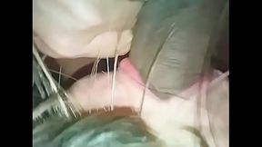 Esposa puta engasgando com neg&atilde_o 2