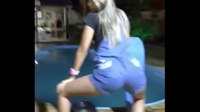 loira gostosa tremendo o rabet&atilde_o