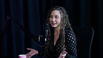 Aproveitou os nudes para monetizar, fez foto se masturbando com banana e gosta de fazer atendimento, mas... - Jujube Del&iacute_cia (SHEER/RED)