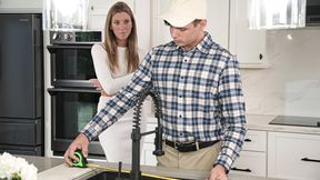 ”I Ride My Handyman Like A Cum Hoe To Thank Him”