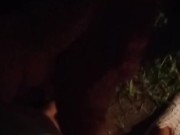 Moglie vogliosa mi fa una sega nel parco pubblico
