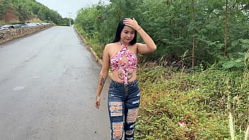 Latina sale en busca de verga y termina recibiendo el mejor sexo de su vida a cambio de unos cuantos pesos.