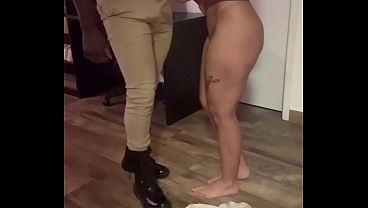 Japonesa casada fodeu com bombeiro do condom&iacute_nio antes do marido chegar