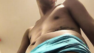 Strip-tease – Filme POV em close-up de amadores americanos maduros e gays sendo fodidos analmente.