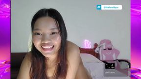 Thai girl masturbate