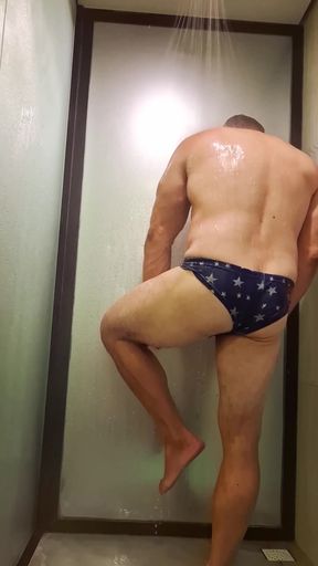 Victory Shower - POV with Gouine Wrestlin
