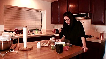 Rayveness Swallows Shorty Mac's Massive Interracial Load