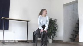 Bonnie Dolce has fun on the slave's face A mp4