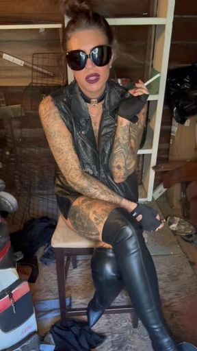 Leather mistress smokes