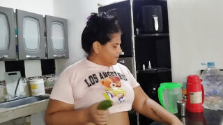 Orgasme – 18-årig BBW Latina husmor luder får anal kneppet indtil anal orgasme