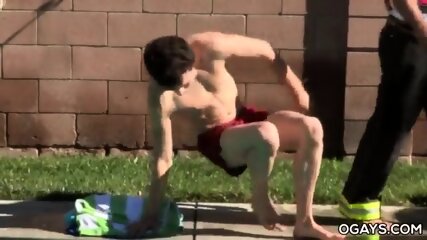 Young pool boy serves daddy s dick