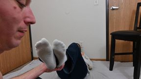 Worshipping the very sweaty feet of Venus (1080)