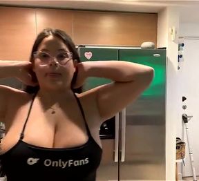 Live Stream with Dani Valentina