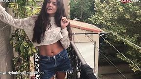 Skinny babe gives quick BJ and gets a creamy facial