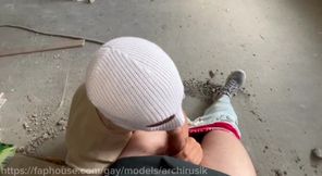 The Construction Worker Freaked Out and Filled His Boss's Mouth Full of Cum in Public.