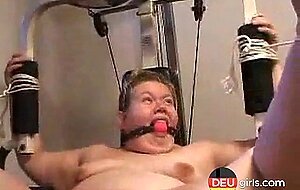 Deutsche Amateurin mit dickem Arsch liebt Analsex