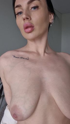 Amateur brunette shows off her big ass while fingering herself with a dildo