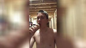 19 year old Jesse Gold fucks a toy and cums