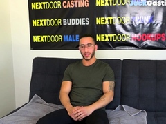 Bisex spex stud masturbates at audition
