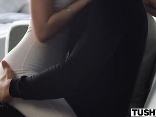 TUSHY, Anal-mad Ski instructor Liya shows off her skills