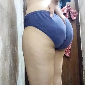 Nahate hue mosi ko nangi dekha hot desi sex