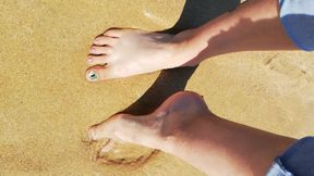 feet in the beach