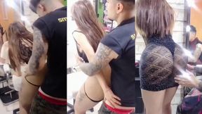 ambos despues del corte de cabello que me hizo esta chica terminamos en su barberia cachondeando super rico mientras me decia sus fantasias sexuales ambos ya estabamos super calientes y lujuriosos