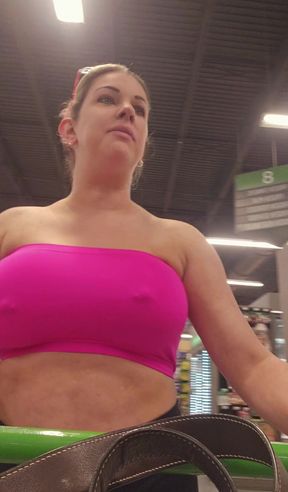 Quick hookup at busy publix