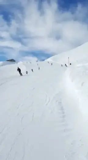 🇬🇧 Anyone into skiing fetish? Plastic boots? Smelly feet? Sweaty armpits? 🇩🇪 Steht jemand auf Ski-Fetisch? Plastikstiefel? Stinkende Füße? Verschwitzte Achseln? 🇪🇦 ¿Alguien con fetiche de esquí? bota…
