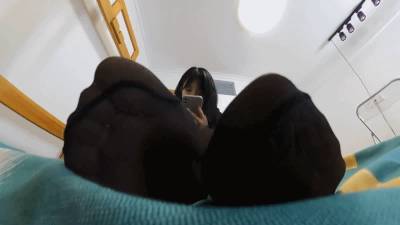 On the VR360 HEIYU bed sexy black stockings are displayed