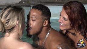 muita far putaria na piscina com as estrelas pornos - rafaella denardin - melissa devassa - nego catra
