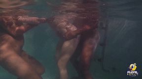 muita far putaria na piscina com as estrelas pornos - rafaella denardin - melissa devassa - nego catra