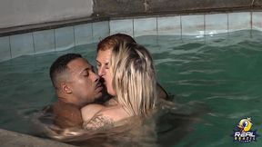 muita far putaria na piscina com as estrelas pornos - rafaella denardin - melissa devassa - nego catra