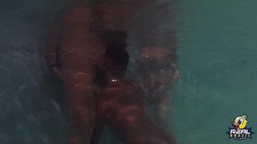 muita far putaria na piscina com as estrelas pornos - rafaella denardin - melissa devassa - nego catra