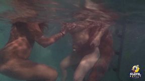 muita far putaria na piscina com as estrelas pornos - rafaella denardin - melissa devassa - nego catra