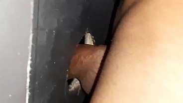 YURI GAÚCHO - AMIGOS CHUPANDO MEU PAU NA CABINE ERÓTICA