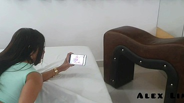 Peguei no flaga minha prima safada - Bianca Naldy - Vendo vídeo porno eu já entrei no quarto dela de sunga e cumi só o cu da safada