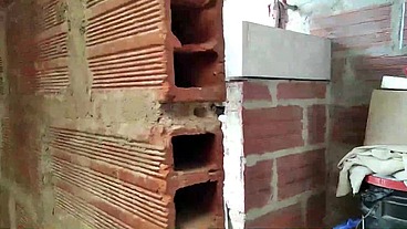 pude seducir y convencer a la dueña de la casa para follarla en la terraza después de espiarla por varios días