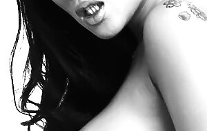 Pornstar legend Asa Akira masturbates in style