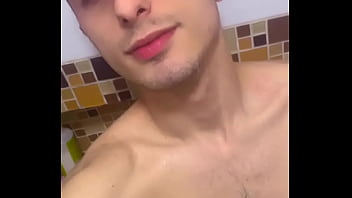 Novinho no banheiro pensando em voc&ecirc_