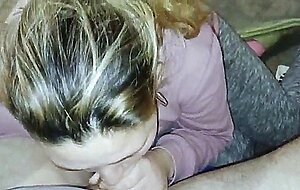 Mamada casera en el bano de pendeja argentina se lleva una enorme carga en la boca